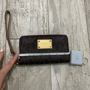 Michael Kors Phone and Wallet Clutch